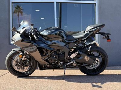 2026 Kawasaki Ninja ZX-6R — interior view