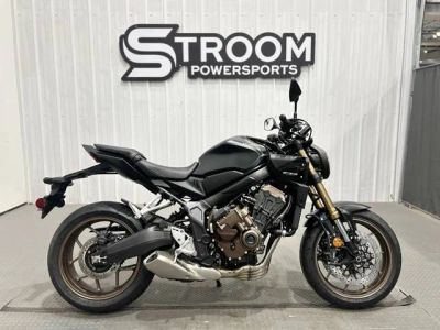 2026 Honda® CB650R E-Clutch — front three-quarter view