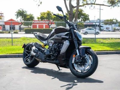 2026 Ducati XDIAVEL V4 — front three-quarter view