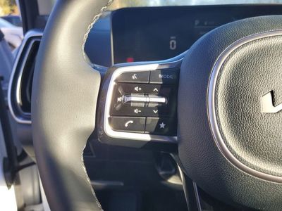 2025 Kia Sorento — photo 11 view