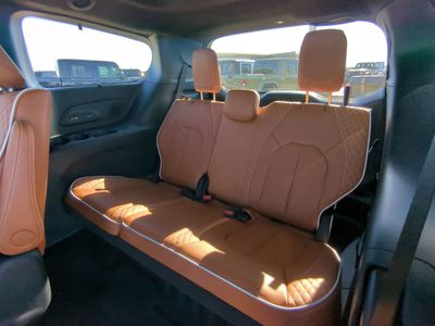 2026 Chrysler Pacifica - Photo 16