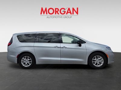 2024 Chrysler Pacifica - Photo 2