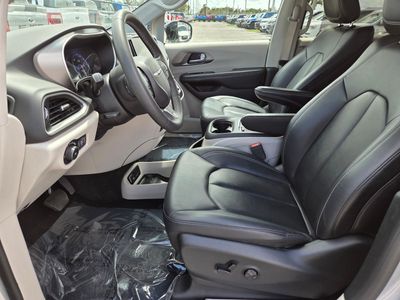 2024 Chrysler Pacifica - Photo 24