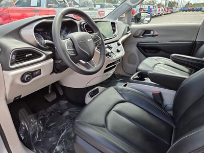 2024 Chrysler Pacifica - Photo 25