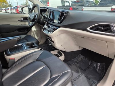 2024 Chrysler Pacifica - Photo 9