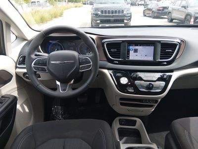 2023 Chrysler Voyager - Photo 12