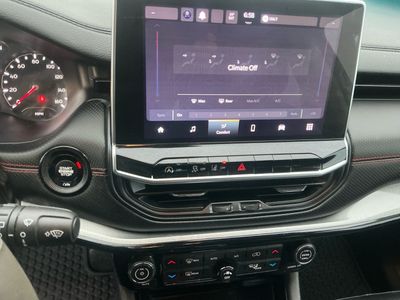 2022 Jeep Compass — photo 11 view