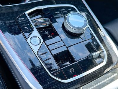 2025 BMW X7 — photo 17 view