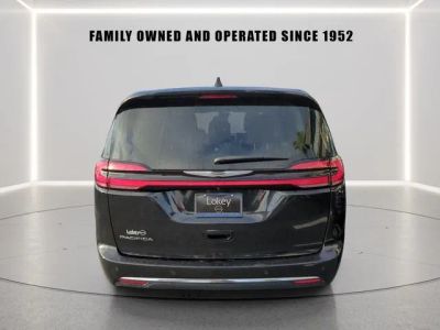 2023 Chrysler Pacifica — detail view
