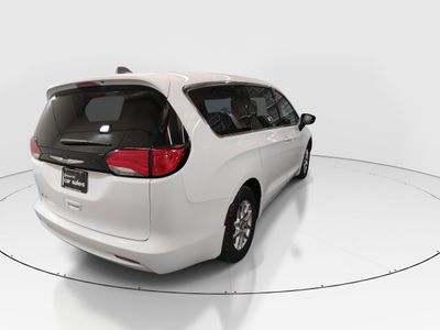 2024 Chrysler Voyager - Photo 7