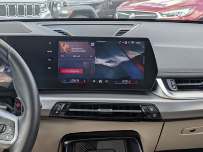 2025 BMW X1 - Photo 16