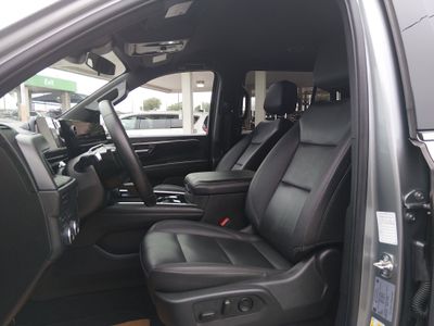 2025 Chevrolet Tahoe — photo 15 view