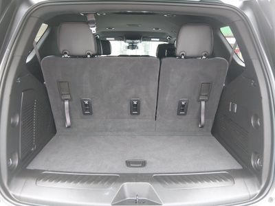 2025 Chevrolet Tahoe — photo 10 view