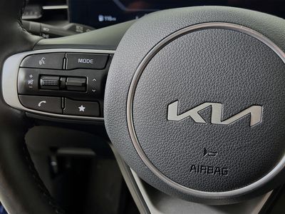 2025 Kia K5 - Photo 16