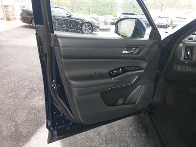 2025 Nissan Pathfinder — photo 14 view