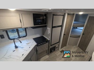 2025 Coachmen Clipper 6K Series — photo 7 view