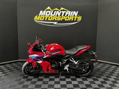 2026 Honda® CBR650R E-Clutch — front three-quarter view