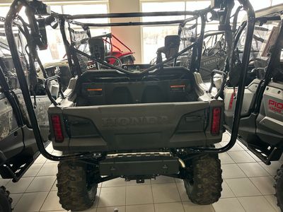 2025 Honda Pioneer 1000-5 Deluxe — detail view