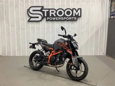 2026 KTM 390 Duke — front three-quarter view
