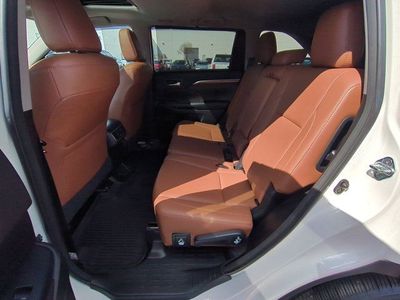 2018 Toyota Highlander — photo 17 view