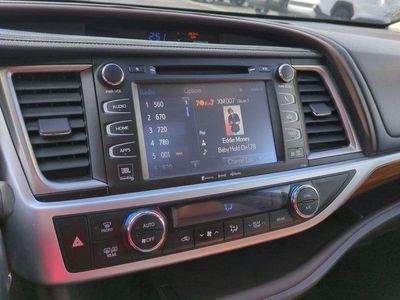2018 Toyota Highlander — photo 12 view