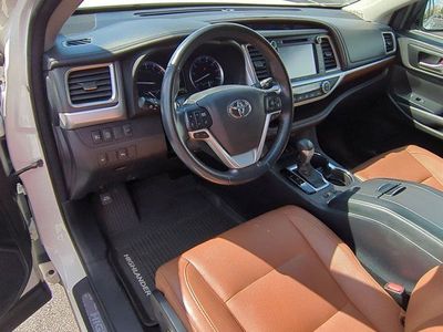 2018 Toyota Highlander — photo 9 view