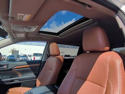2018 Toyota Highlander — photo 10 view