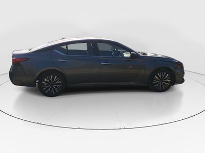2024 Nissan Altima — photo 8 view