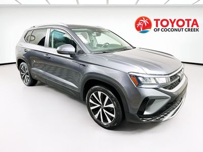 2022 Volkswagen Taos SE in Platinum Gray Metallic — front three-quarter view