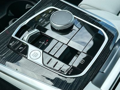 2026 BMW X5 — photo 14 view