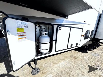 2026 Keystone RV Montana — photo 10 view