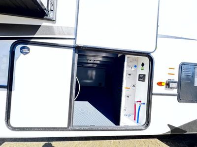 2026 Keystone RV Montana — photo 11 view