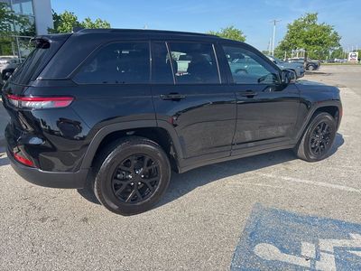 2025 Jeep Grand Cherokee — photo 28 view