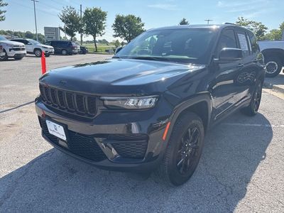 2025 Jeep Grand Cherokee — photo 12 view