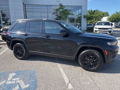 2025 Jeep Grand Cherokee — photo 32 view
