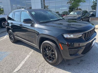 2025 Jeep Grand Cherokee — engine compartment view