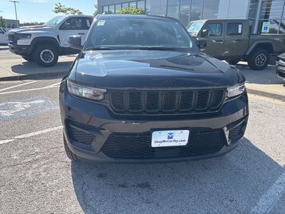 2025 Jeep Grand Cherokee — photo 9 view