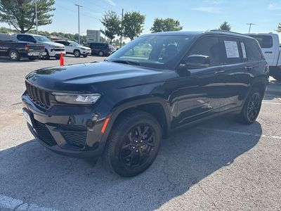 2025 Jeep Grand Cherokee — photo 13 view