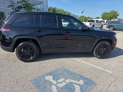 2025 Jeep Grand Cherokee — photo 30 view