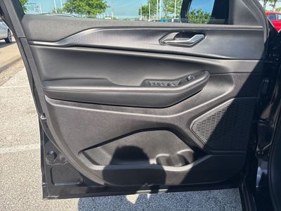 2025 Jeep Grand Cherokee — photo 52 view