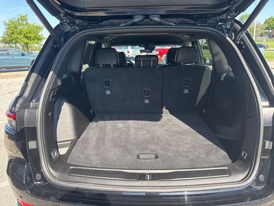 2025 Jeep Grand Cherokee — detail view