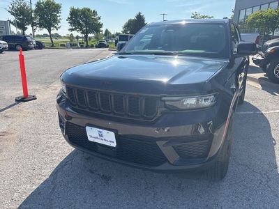 2025 Jeep Grand Cherokee — photo 11 view
