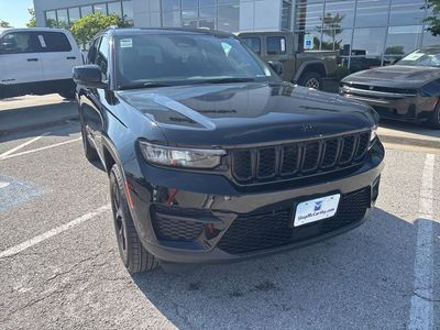 2025 Jeep Grand Cherokee — photo 8 view