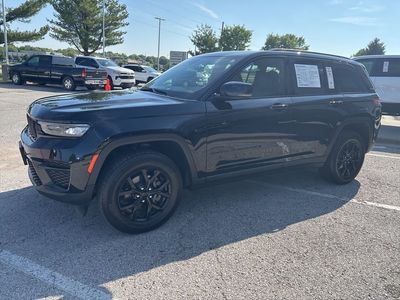 2025 Jeep Grand Cherokee — photo 14 view