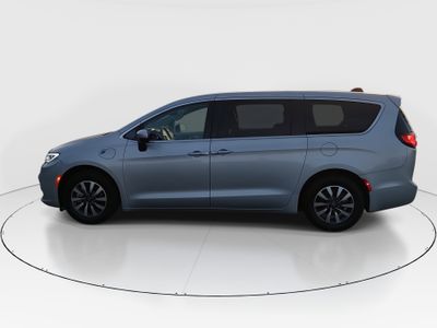 2023 Chrysler Pacifica — interior view