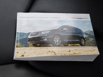 2023 Chrysler Pacifica — photo 20 view