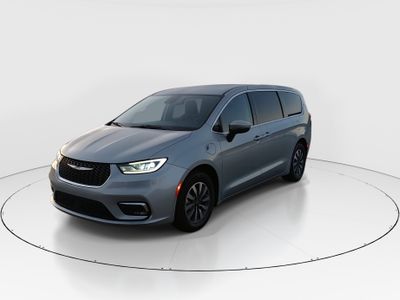 2023 Chrysler Pacifica — rear three-quarter view