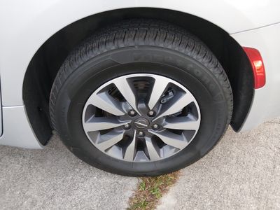 2023 Chrysler Pacifica — photo 10 view