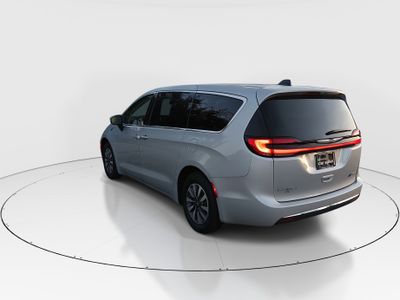 2023 Chrysler Pacifica — detail view