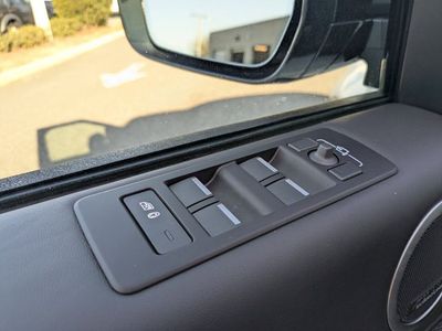 2025 Land Rover Discovery - Photo 18